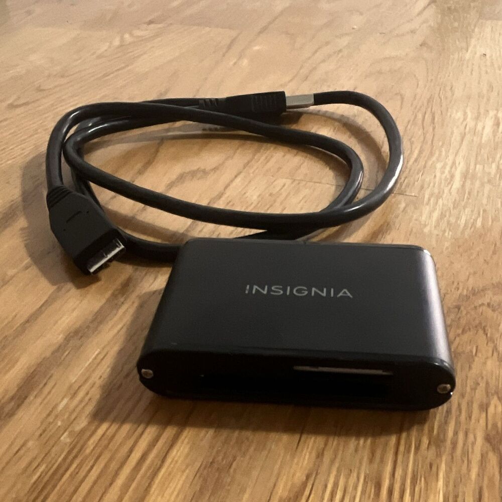 Insignia NS-DCR30A2 USB 3.0 Multi-Format Card Reader CF SD microSD